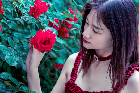 截至今年上半年，已有2128.4万人次享受免出示证件“刷脸”通关便利